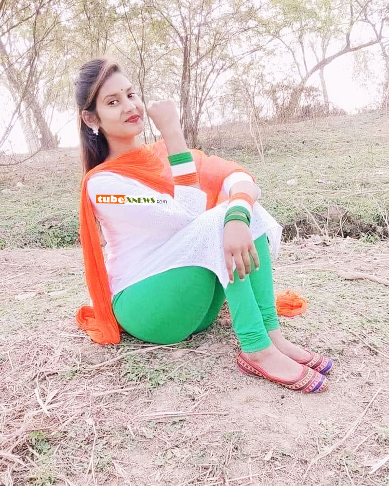 girl wear tricolor suit on 15Aug Independence day celebration